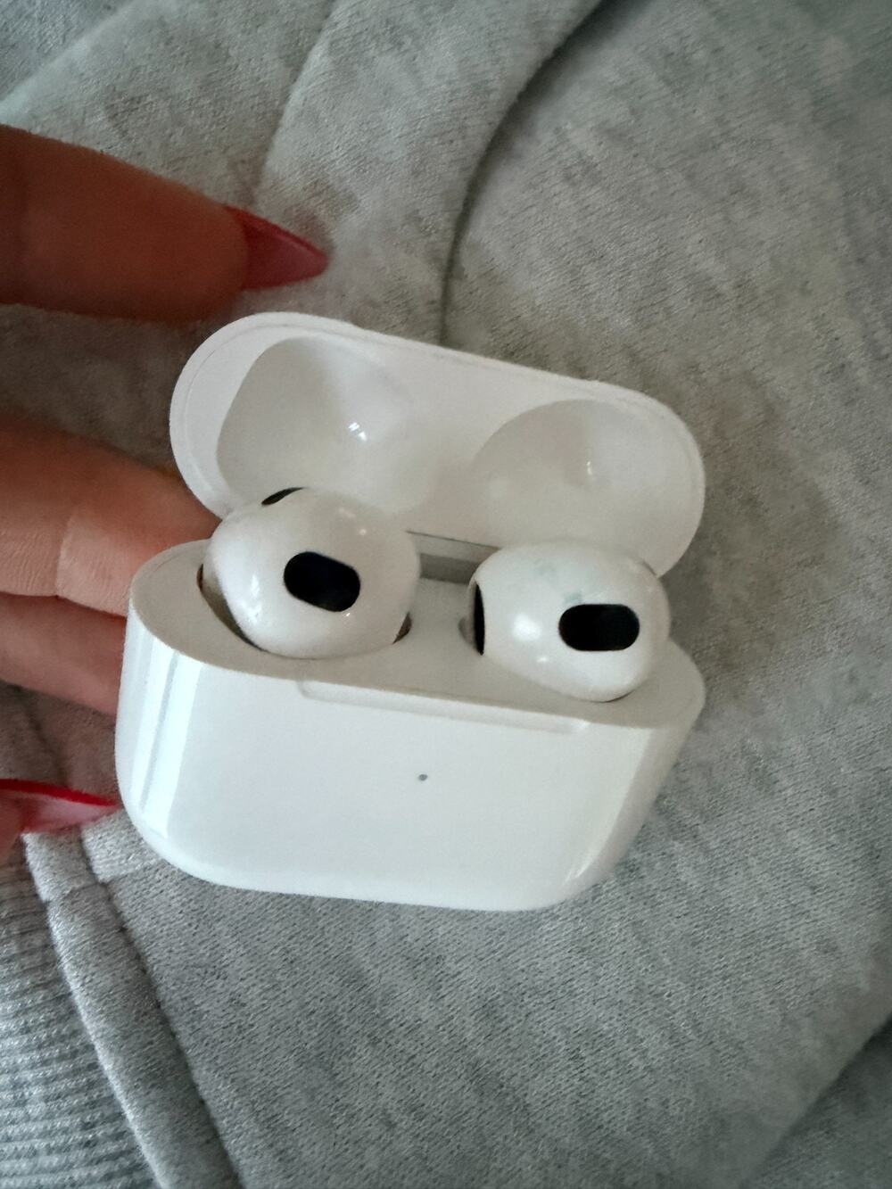 Apple AirPods 3rd Generation MagSafe Charging Case MME73AM/A White Tested Good